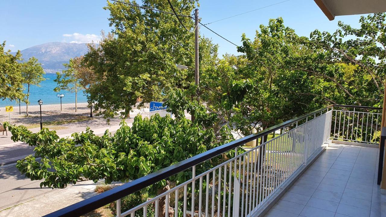 Nafpaktos Beach House Sea View Apartment First Floor Zewnętrze zdjęcie