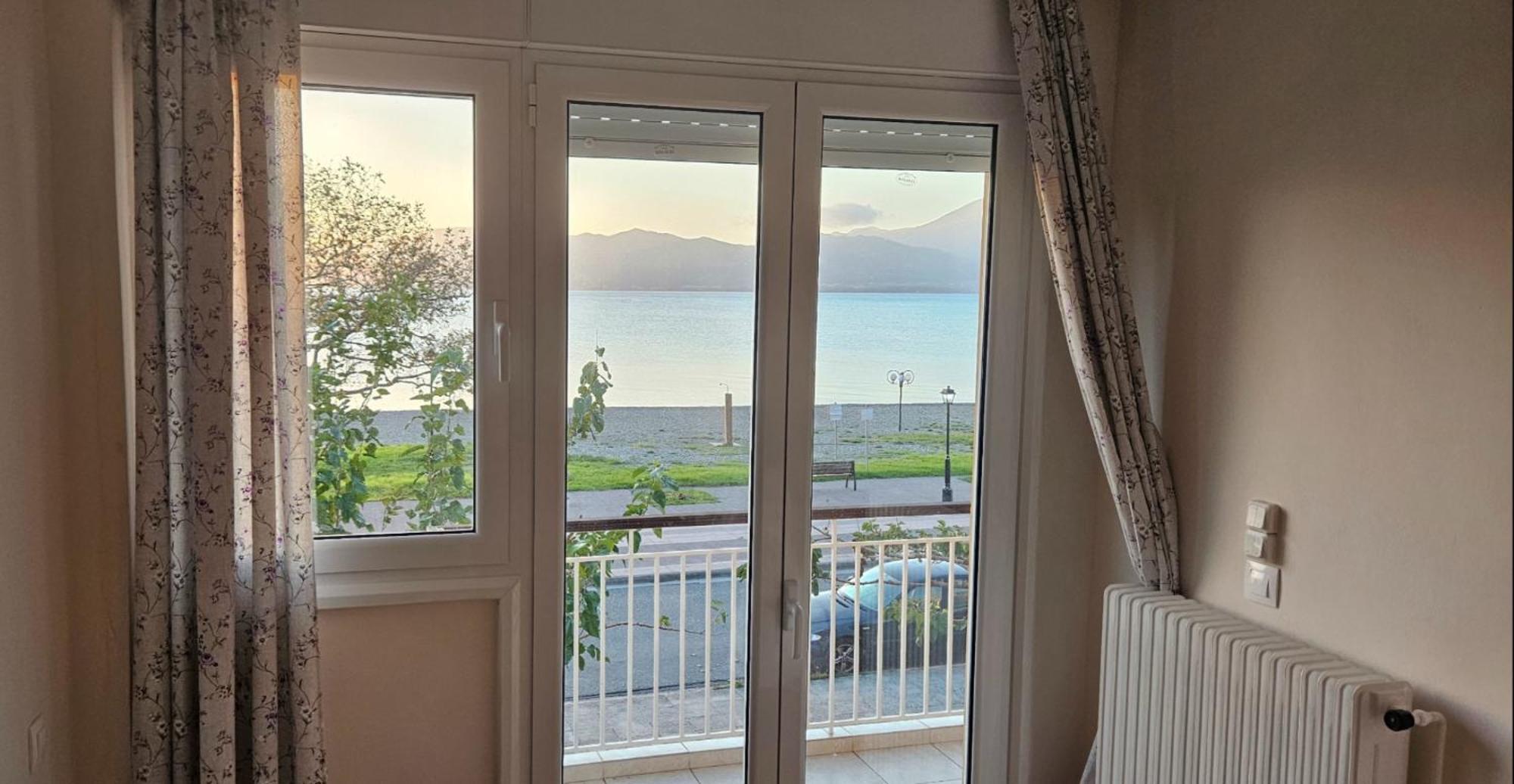 Nafpaktos Beach House Sea View Apartment First Floor Zewnętrze zdjęcie