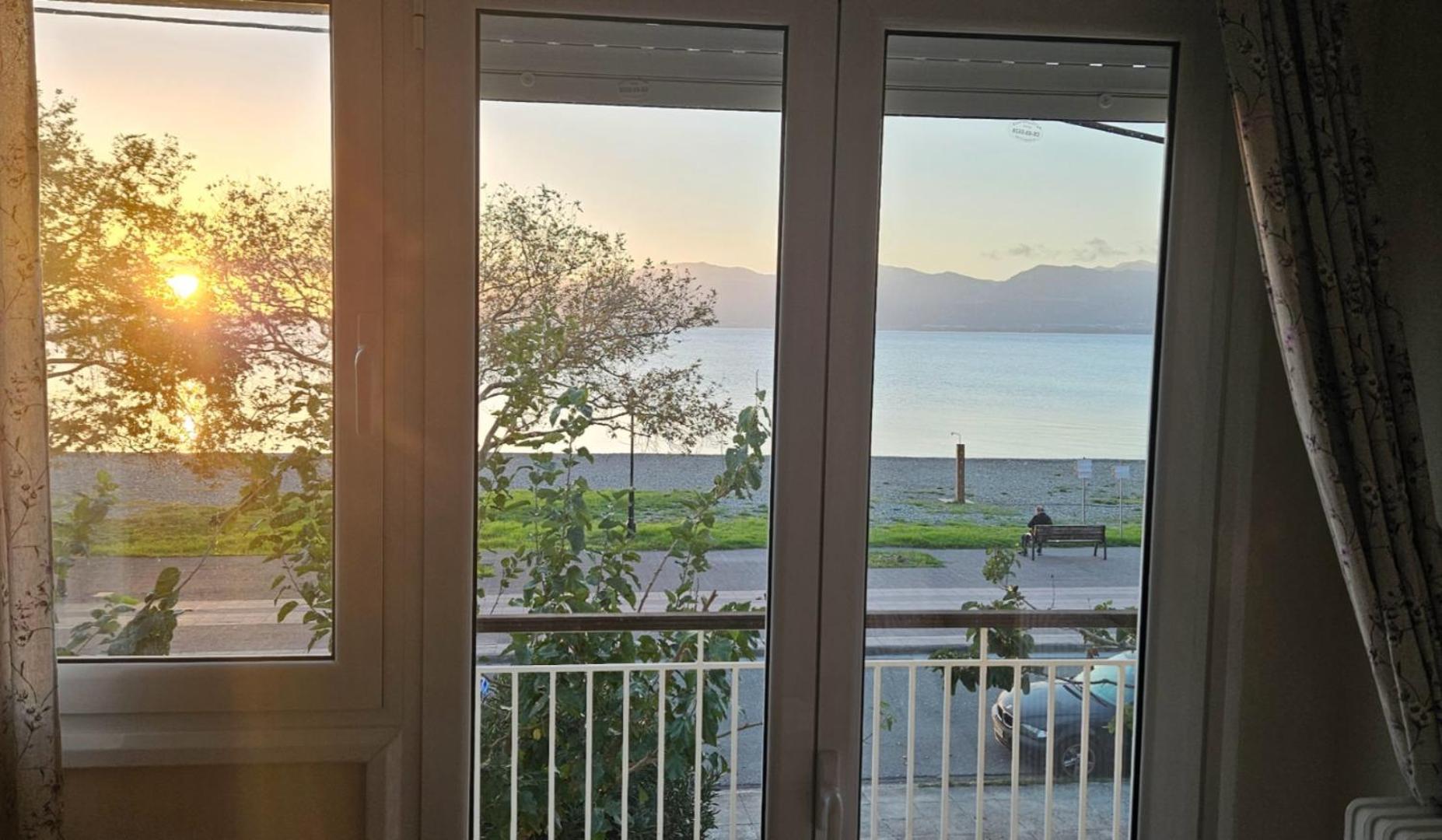 Nafpaktos Beach House Sea View Apartment First Floor Zewnętrze zdjęcie