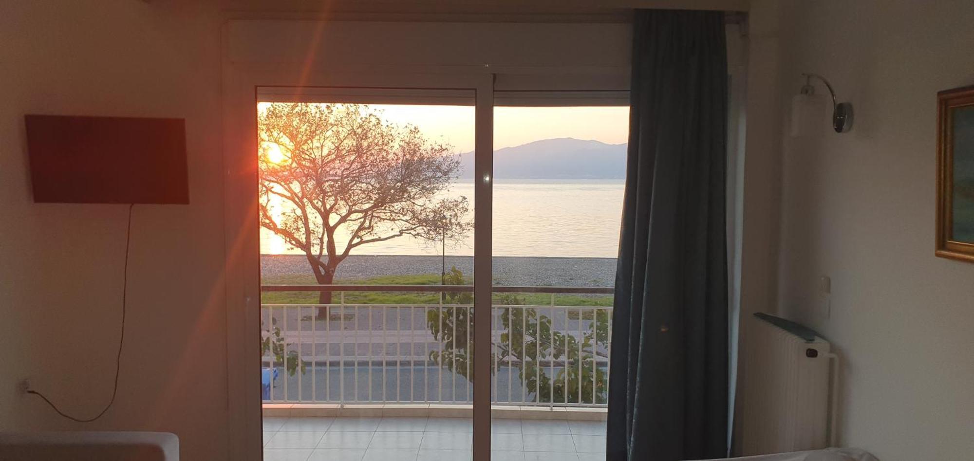 Nafpaktos Beach House Sea View Apartment First Floor Zewnętrze zdjęcie