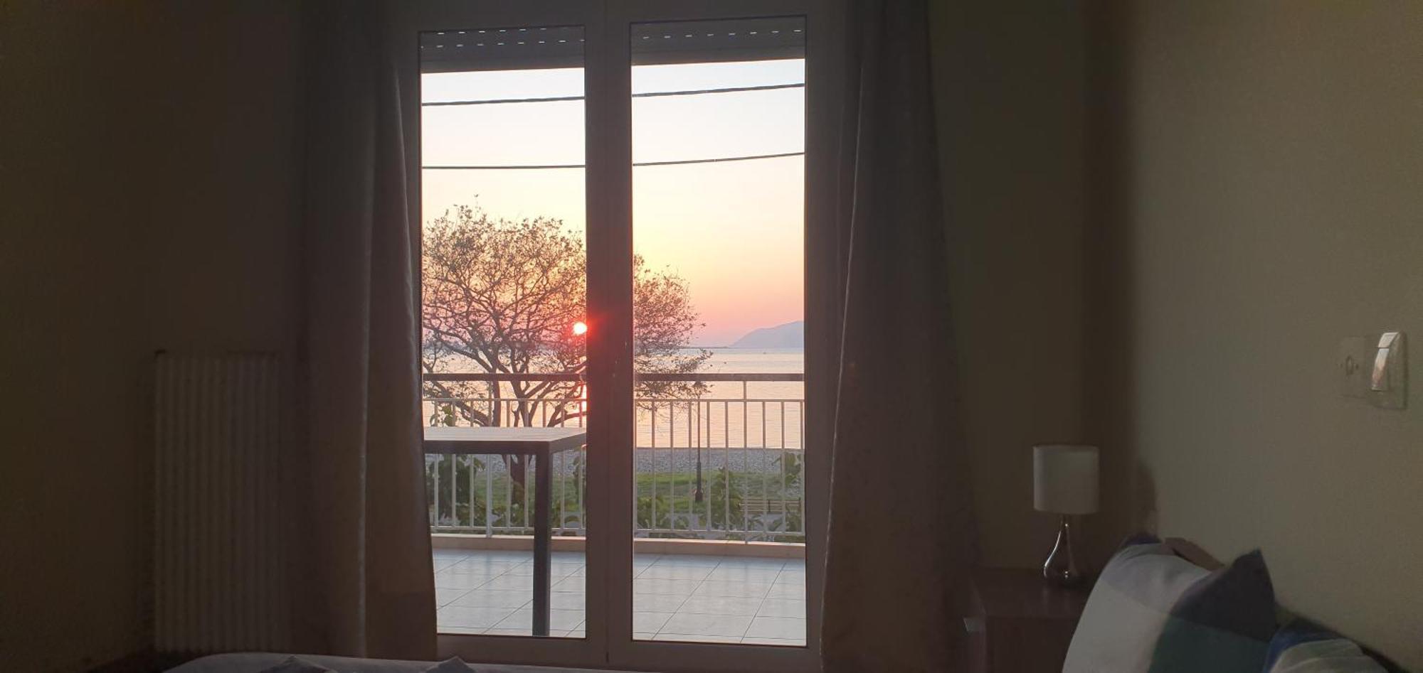 Nafpaktos Beach House Sea View Apartment First Floor Zewnętrze zdjęcie