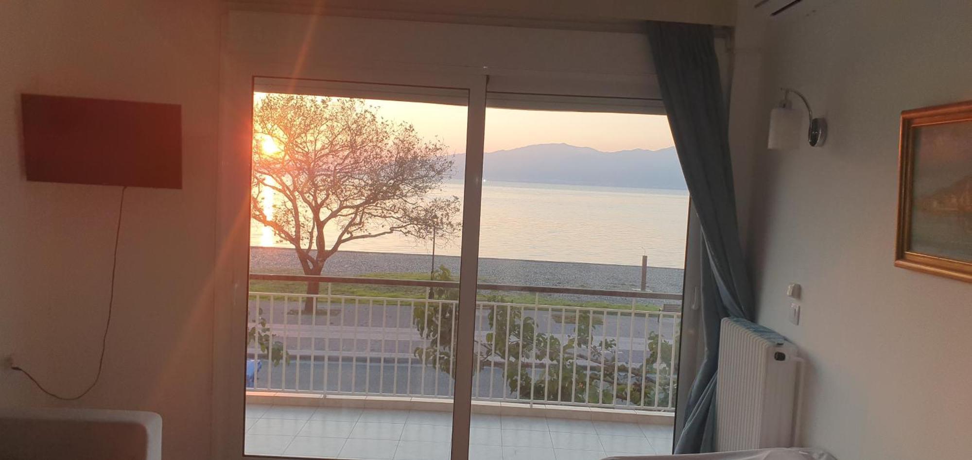 Nafpaktos Beach House Sea View Apartment First Floor Zewnętrze zdjęcie