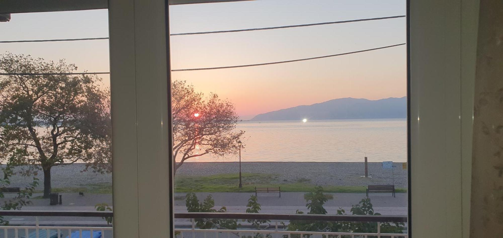 Nafpaktos Beach House Sea View Apartment First Floor Zewnętrze zdjęcie